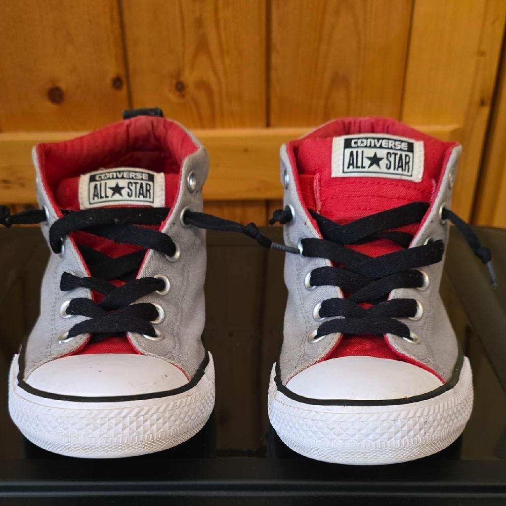 Converse Chuck Taylor Youth Size 6 Gray & Red
